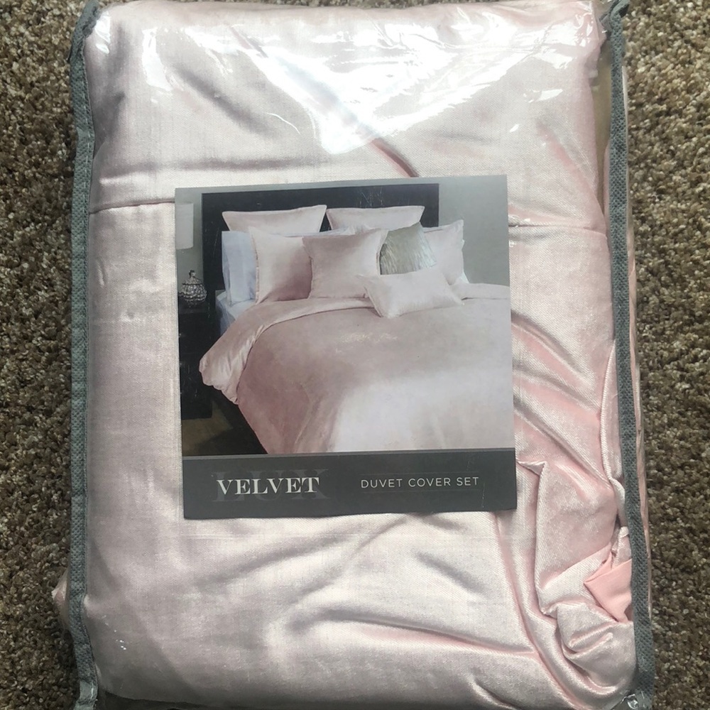 New! Queen-Blush Pink Velvet Duvet Cover Set.